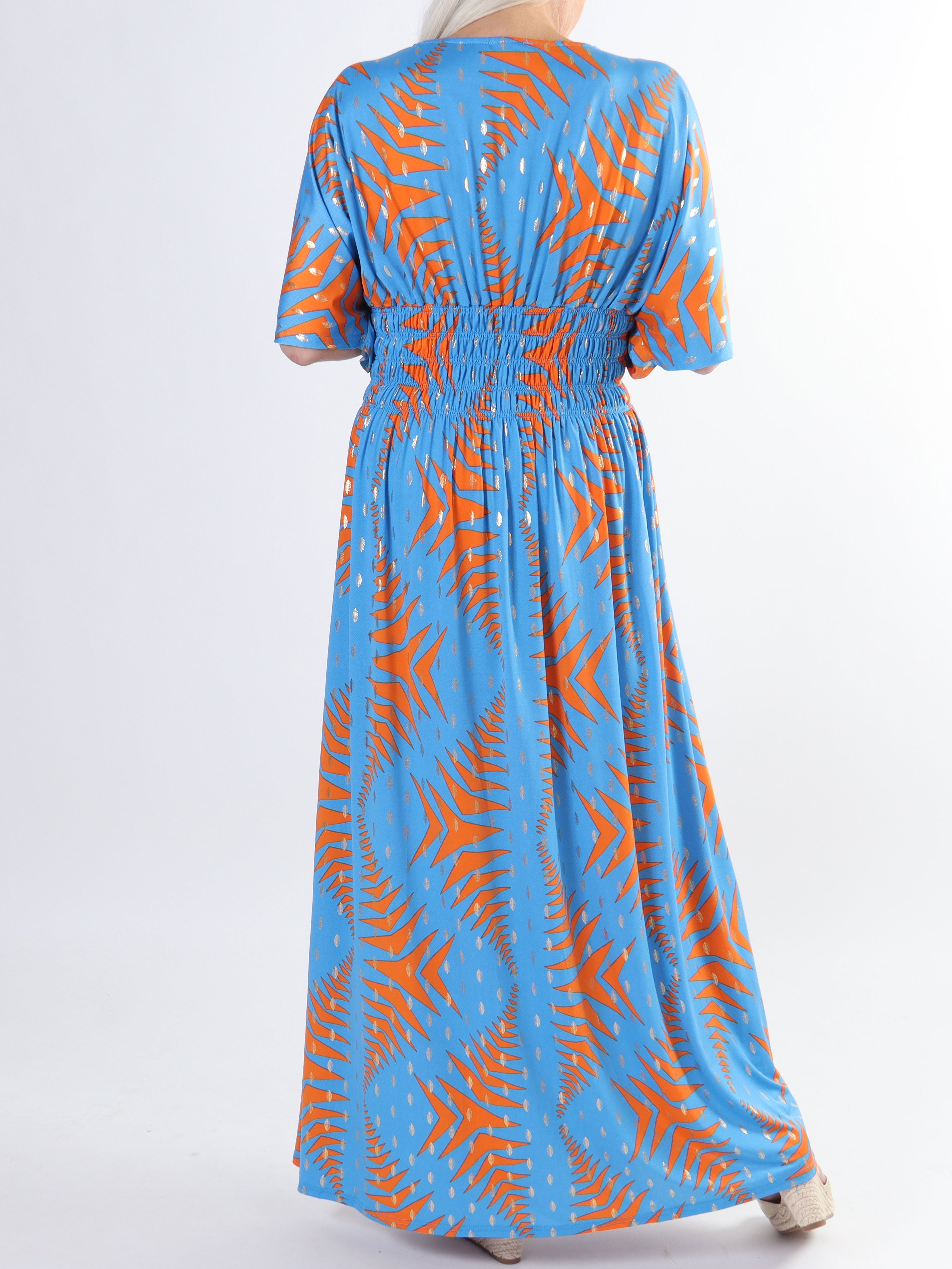 Pams Pattern - Lang elastisk plus size kjole i krølfrit stof